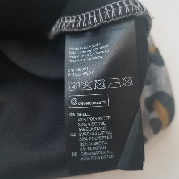 H&M Women's Animal Print Blouse, Size Medium - Picture 8 of 8